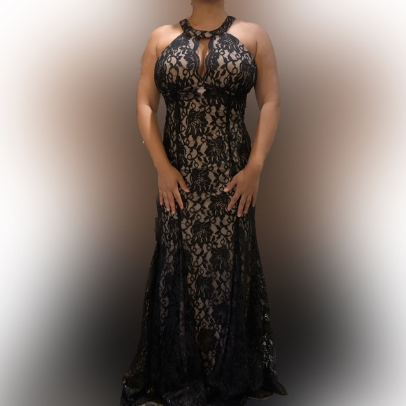 R&M Collections Black And Tan Lace Evening Gown Size: 10 - Picture 5 of 5